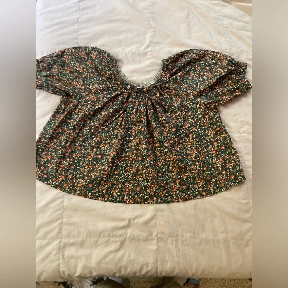 Doen Black Floral Puff-Sleeve Blouse